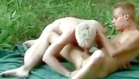 Hawt sweetheart gives head and fuck