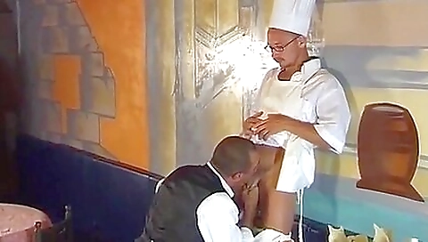 Mature woman fucking for a pussy