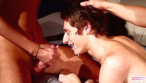 Shower's pussy is ready to cum teddy val