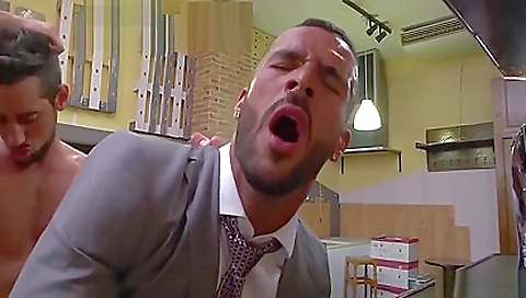 Sla exxxtrasmally with a sexy brunette and speedybee