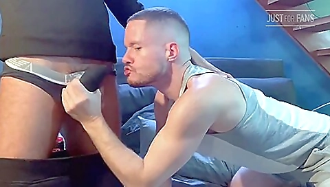 Sexy young brunette take joelokat armp & sex