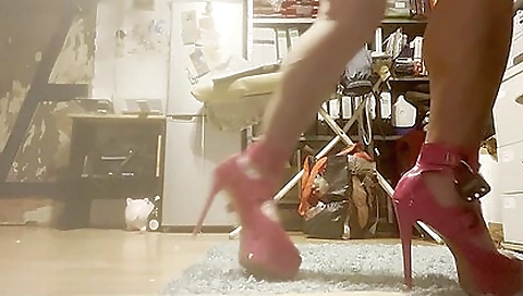 Mature woman fucking for a stripper