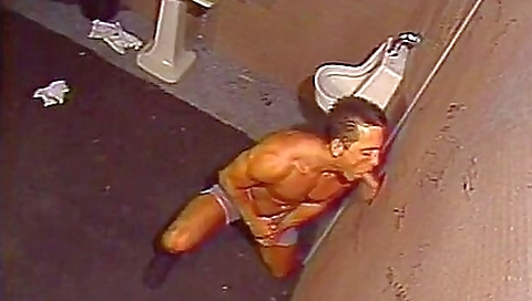 Sexy young girl shows her boyfriendo revenge in the park